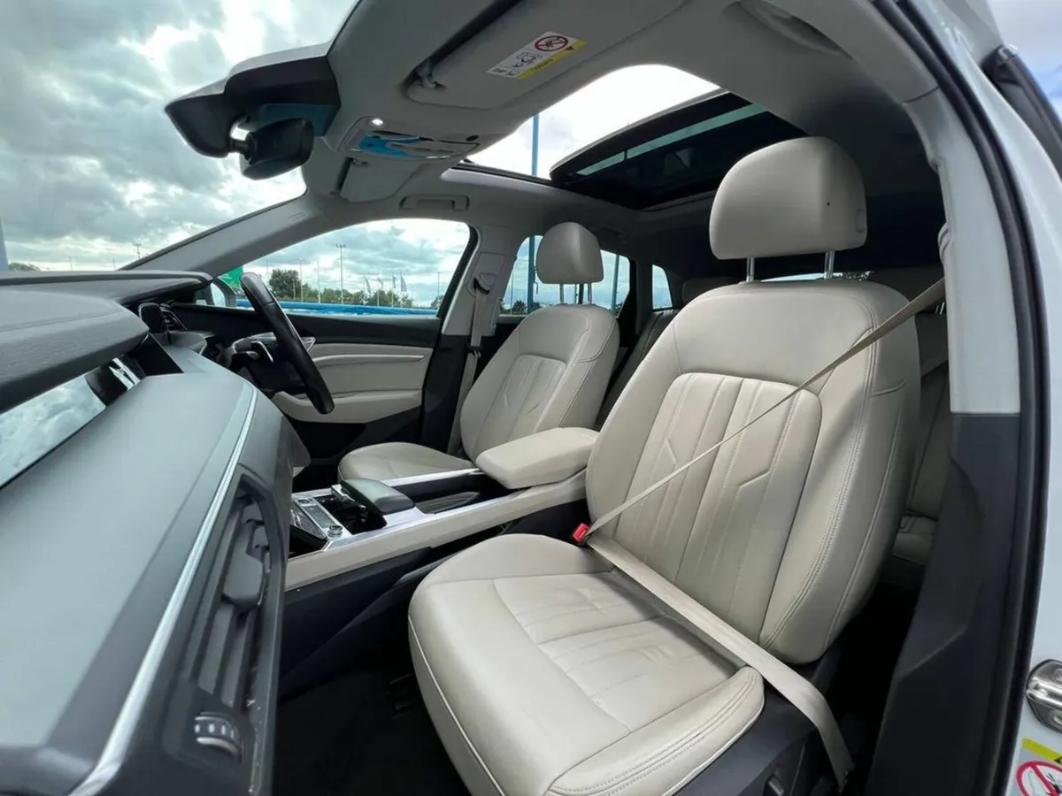 Audi e-tron 55 QUATTRO // PANORAMIC SUNROOF // LON - Image 2