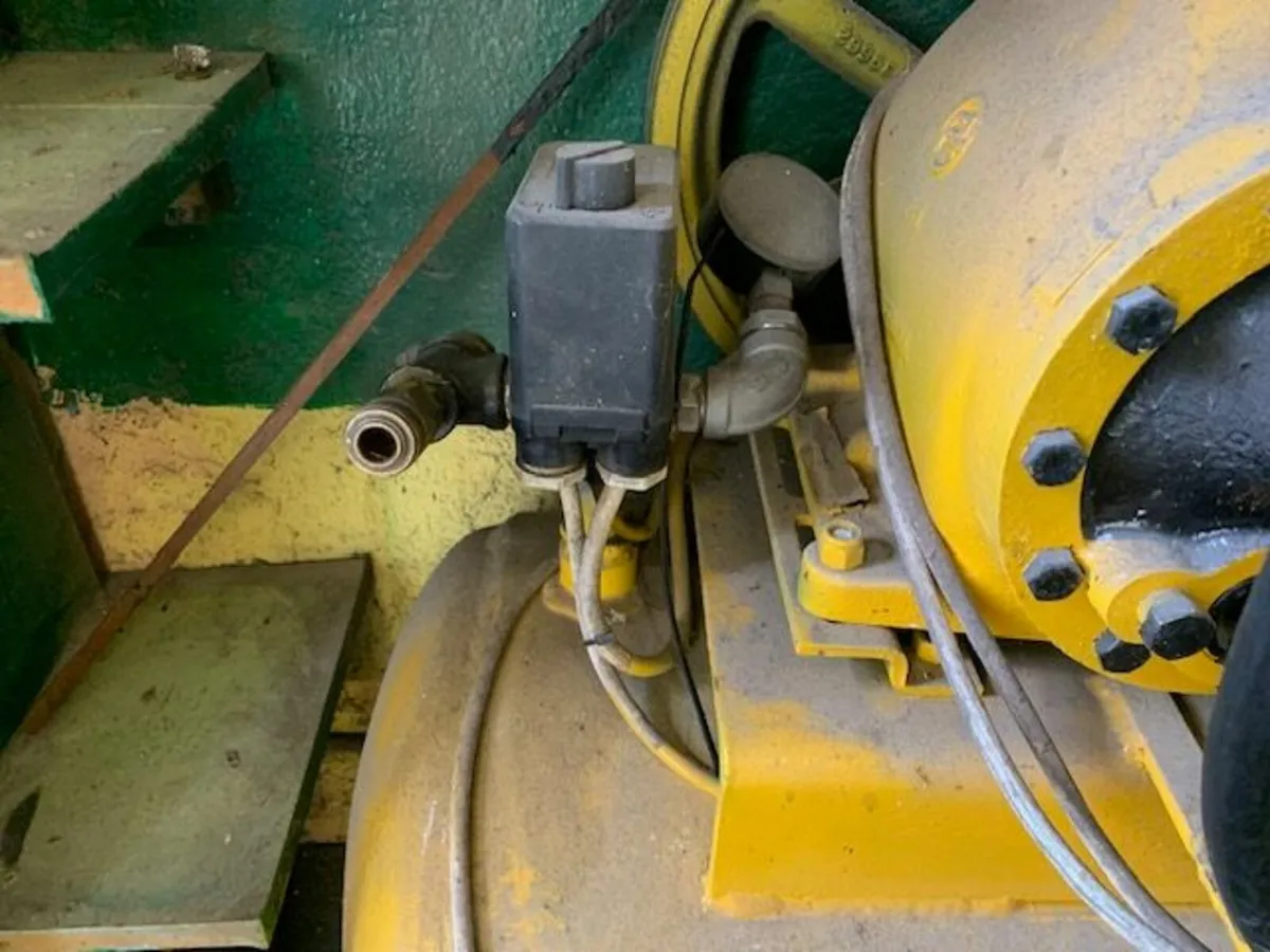 Air Compressor - Image 4