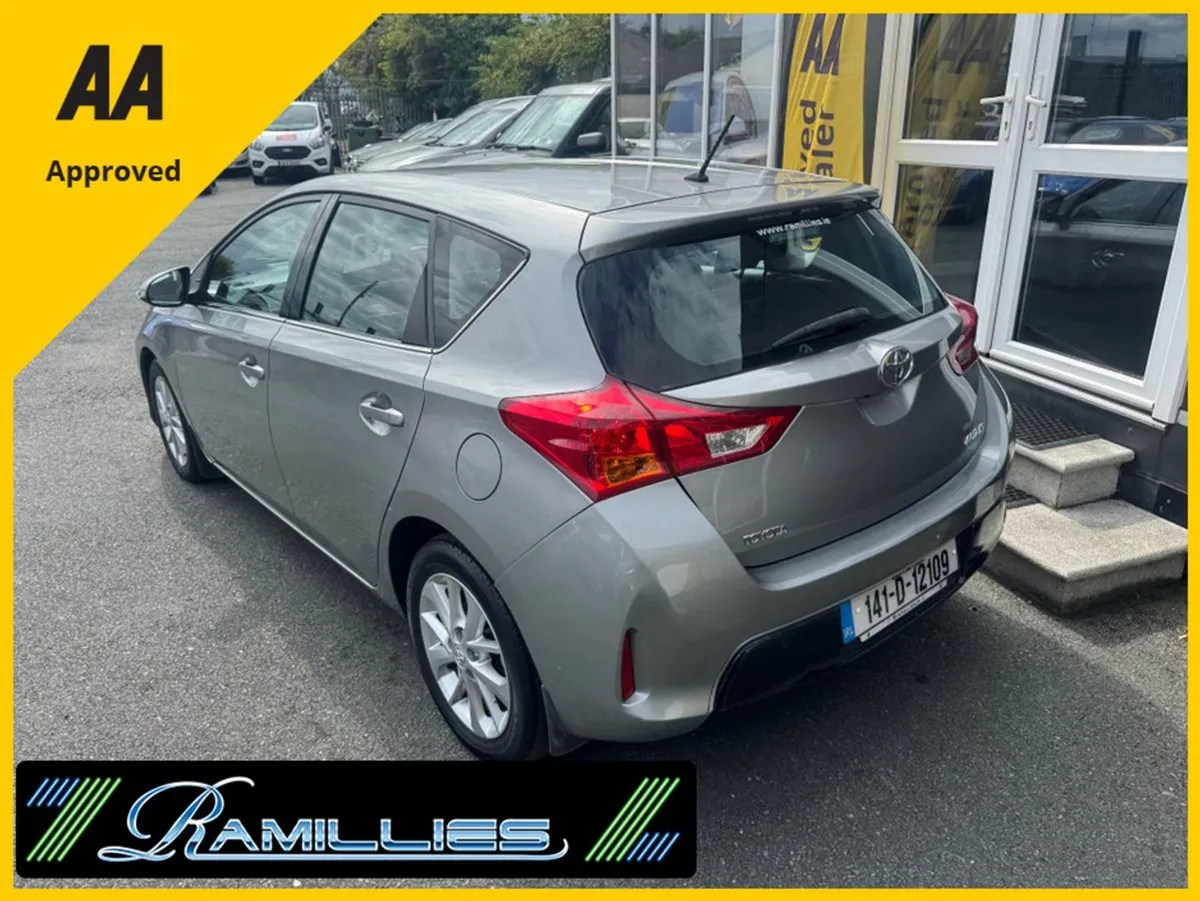 Toyota Auris 1.4 D-4d Luna  2 Keys  Service Histo - Image 3