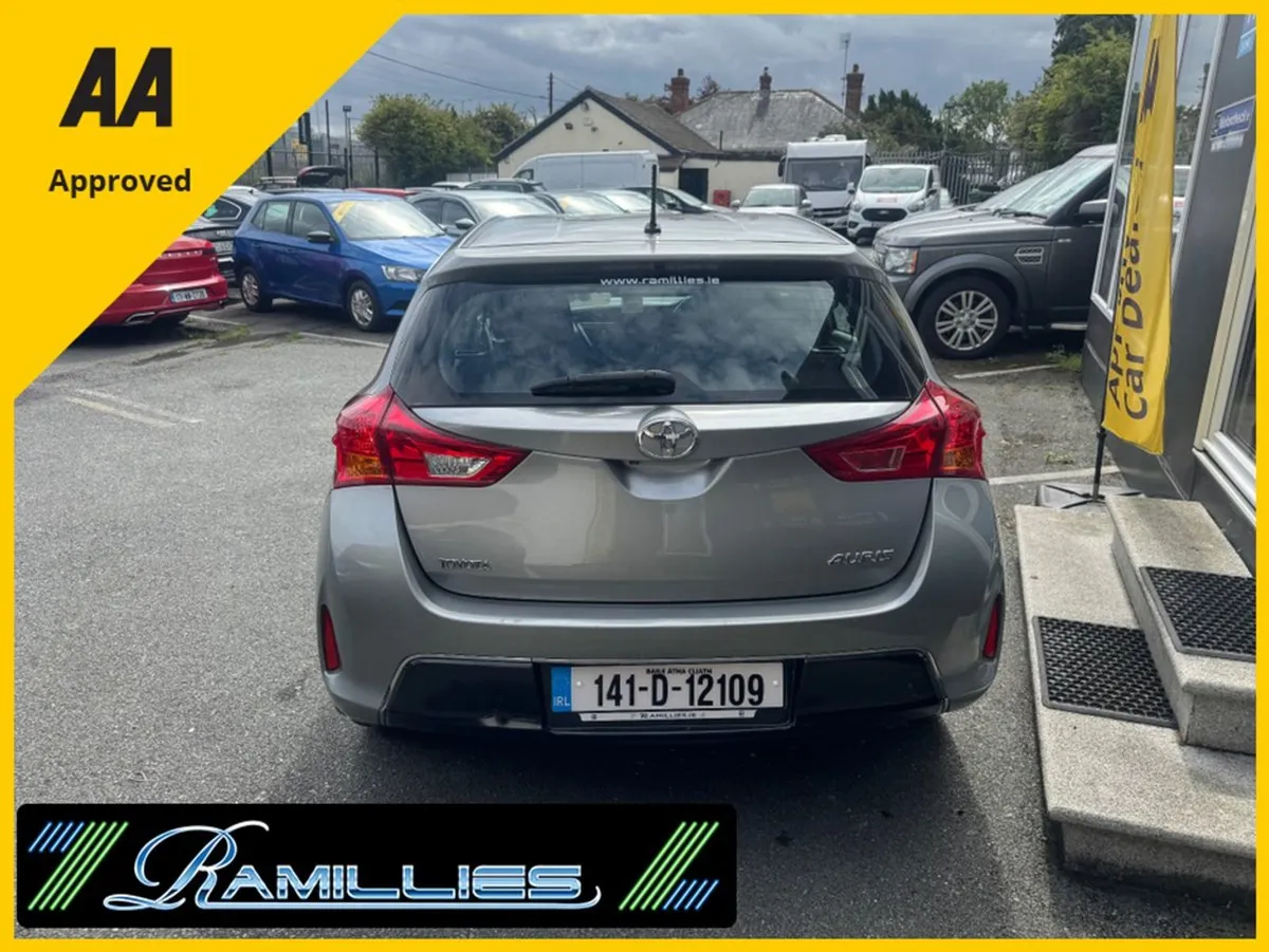 Toyota Auris 1.4 D-4d Luna  2 Keys  Service Histo - Image 4