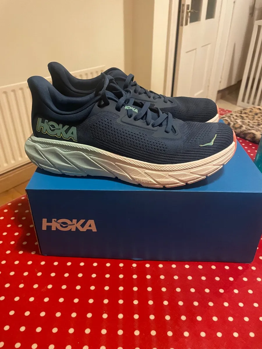 Worn 2/3 times Hoka Arahi like new - Image 1