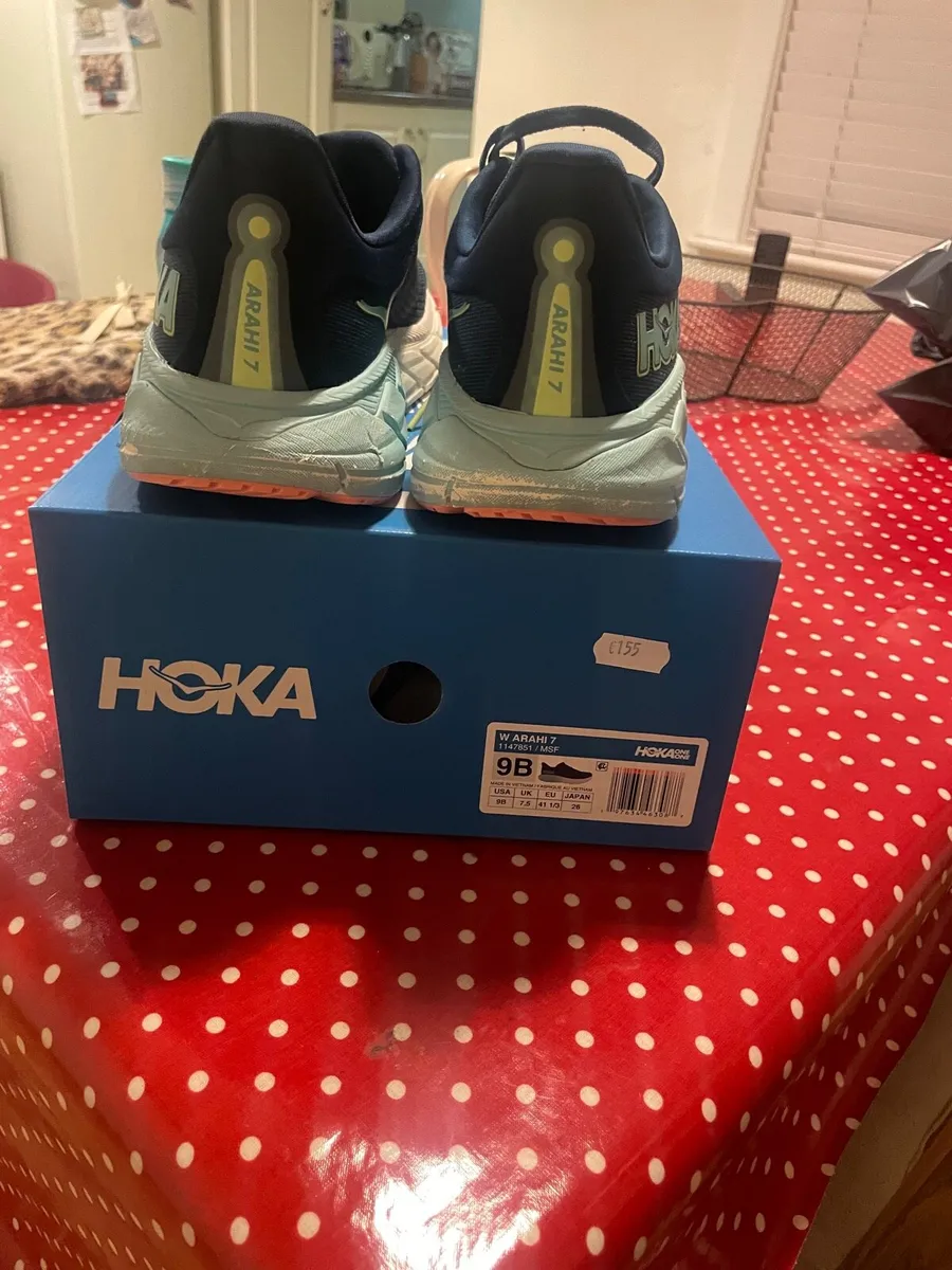 Worn 2/3 times Hoka Arahi like new - Image 2