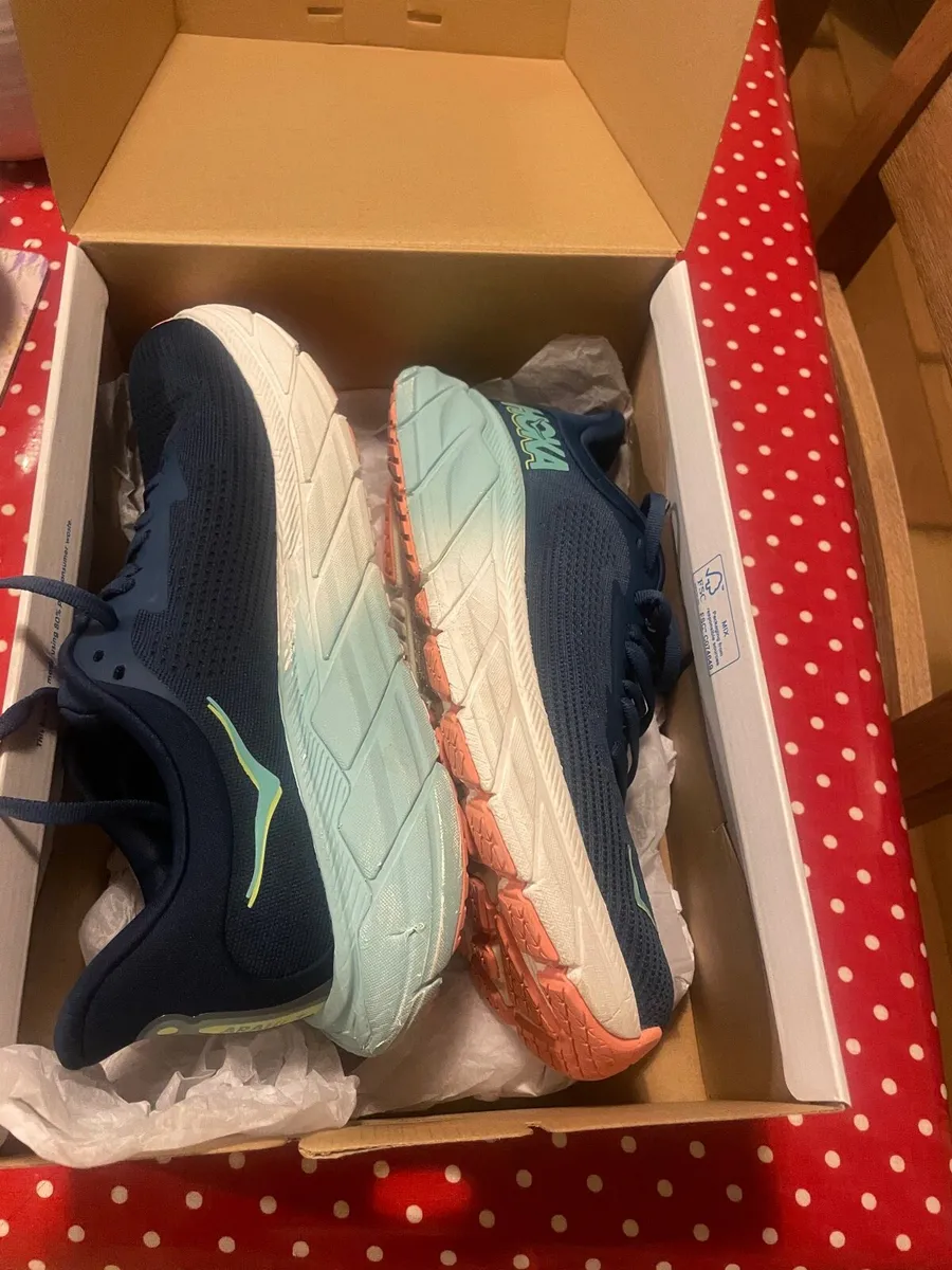 Worn 2/3 times Hoka Arahi like new - Image 3
