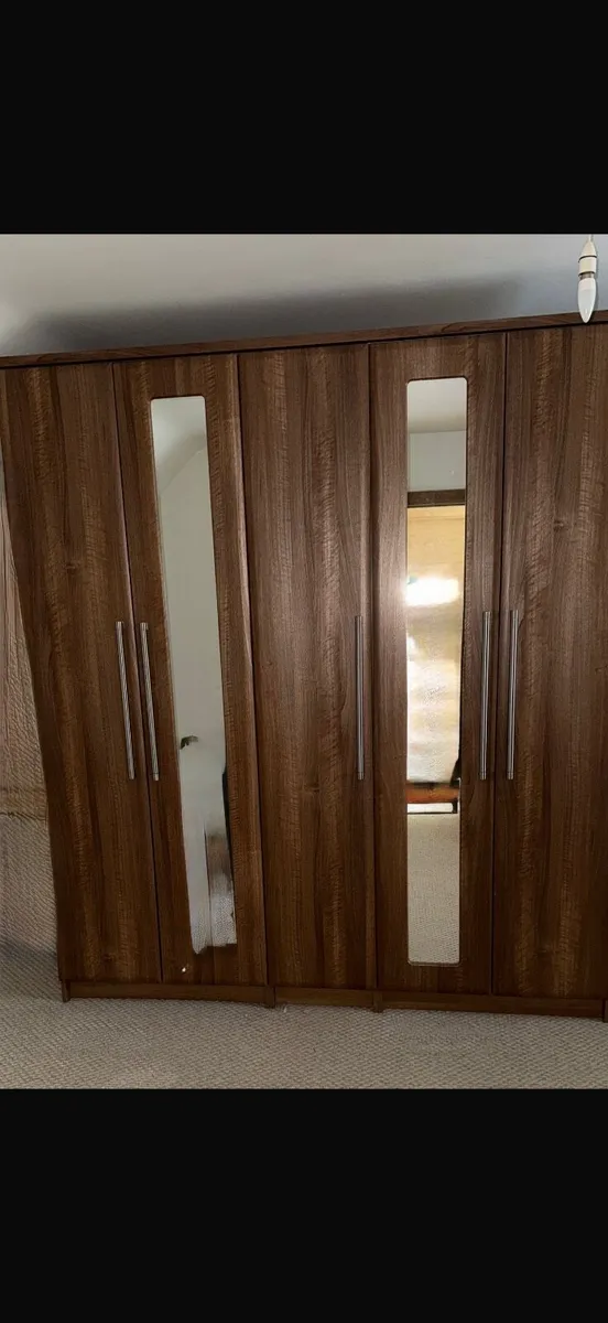 Wardrobe and drawers - Image 3