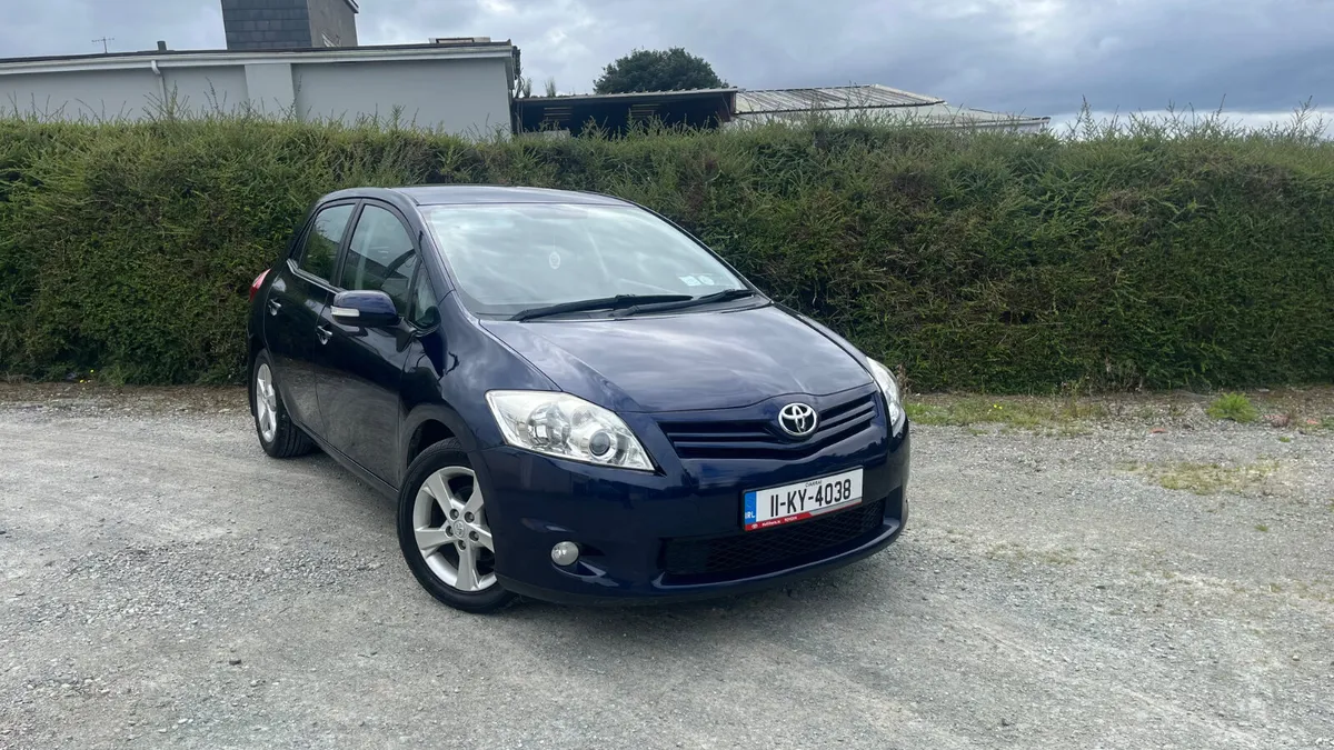 2011 Toyota Auris Ideal starter car! - Image 1
