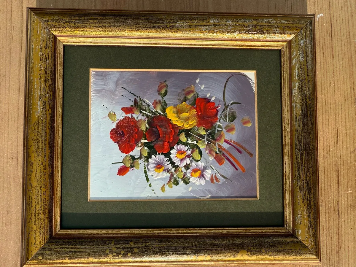 Set of 2 flower oil paintings with gold frames - Image 3