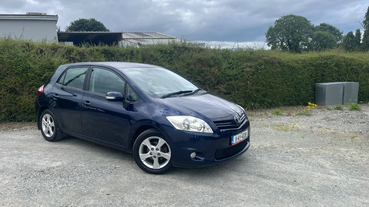 2011 Toyota Auris Ideal starter car! - Image 2