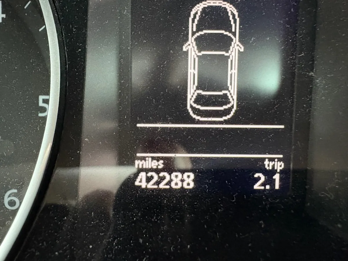 Volkswagen Passat 2010 (Automatic) - Image 3