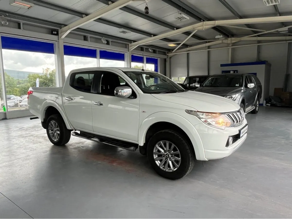 Mitsubishi L 200 Titanium DCB Di-d 4X4 - Image 3