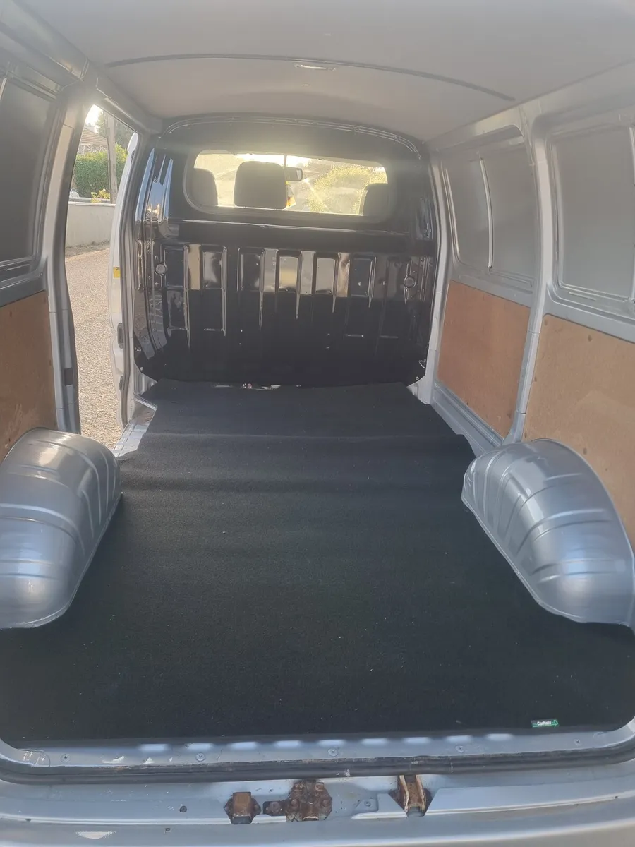 TOYOTA HIACE LOW MILES - Image 3