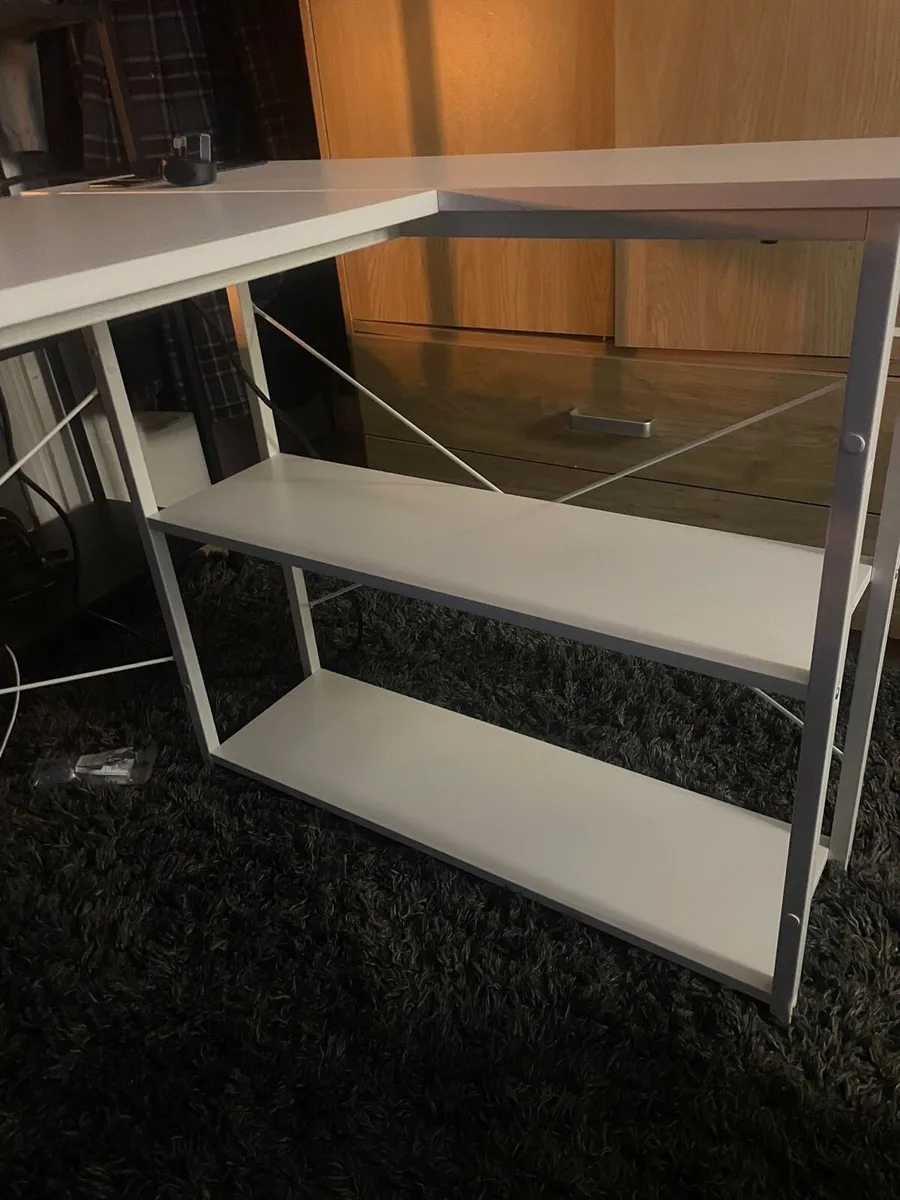 White Corner desk - Image 4