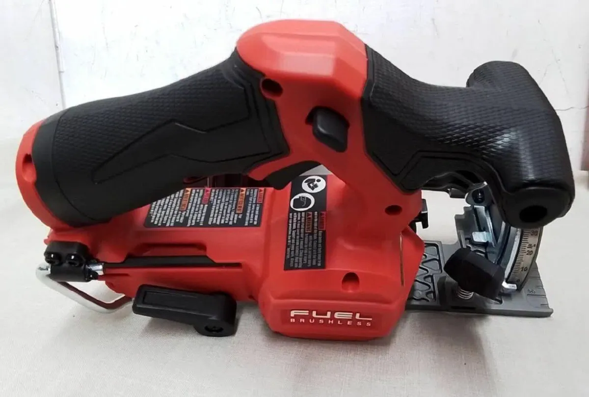 Milwaukee 2521-20 M12 FUEL 5-3/8" Circular Saw Bar - Image 2