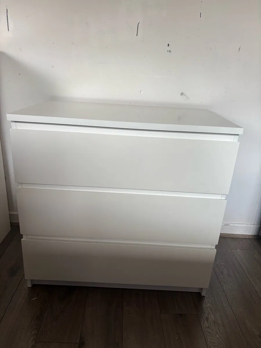 Chest of drawers
