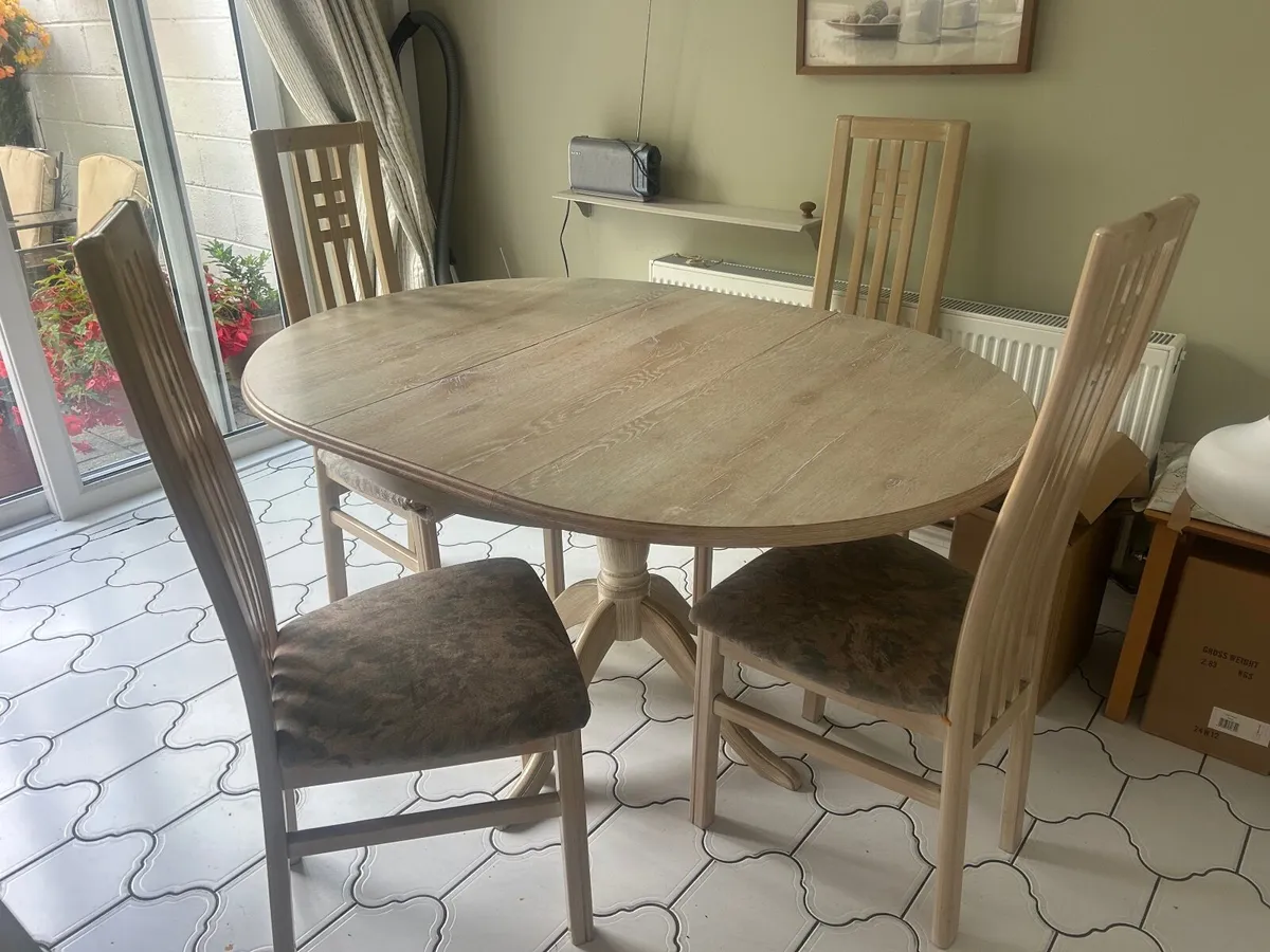 Table 4 Chairs - Image 1