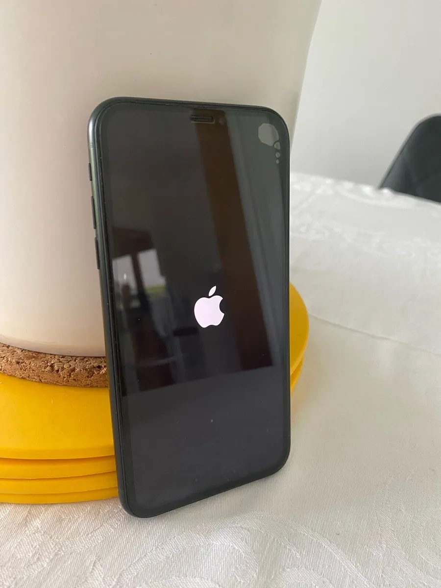 iPhone XR - Image 2