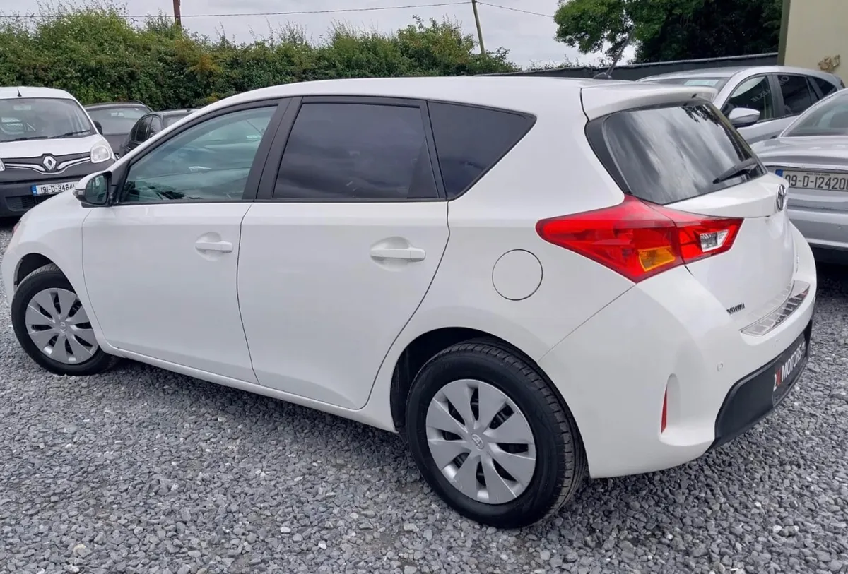 🔵 Toyota Auris 1.4 D-4D TERRA 5Dr - Image 3