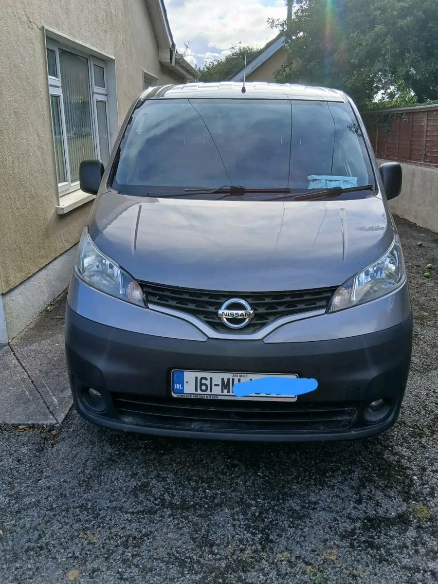 Nissan NV 200 van - Image 1