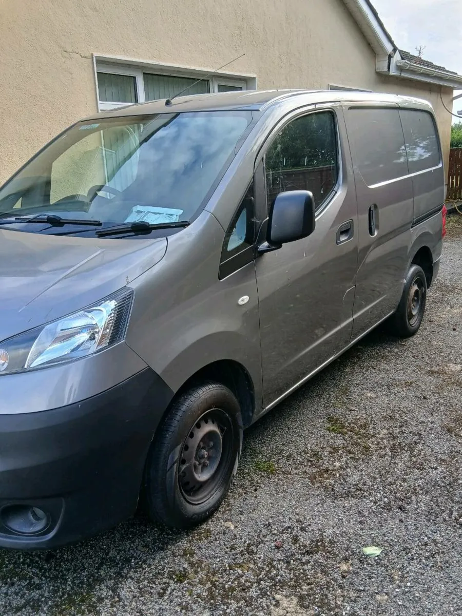 Nissan NV 200 van - Image 2