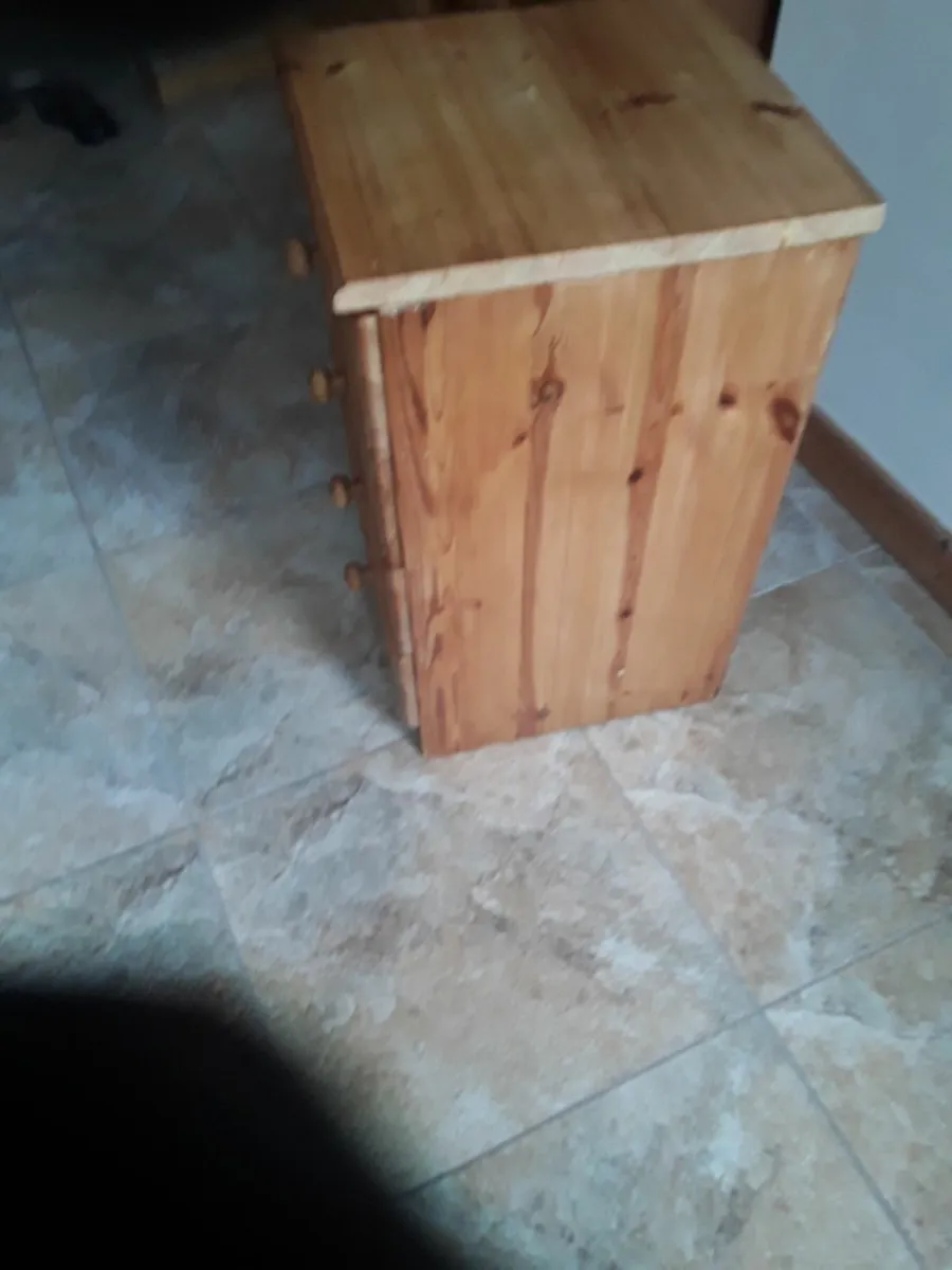 Chest with four drawers - Image 2