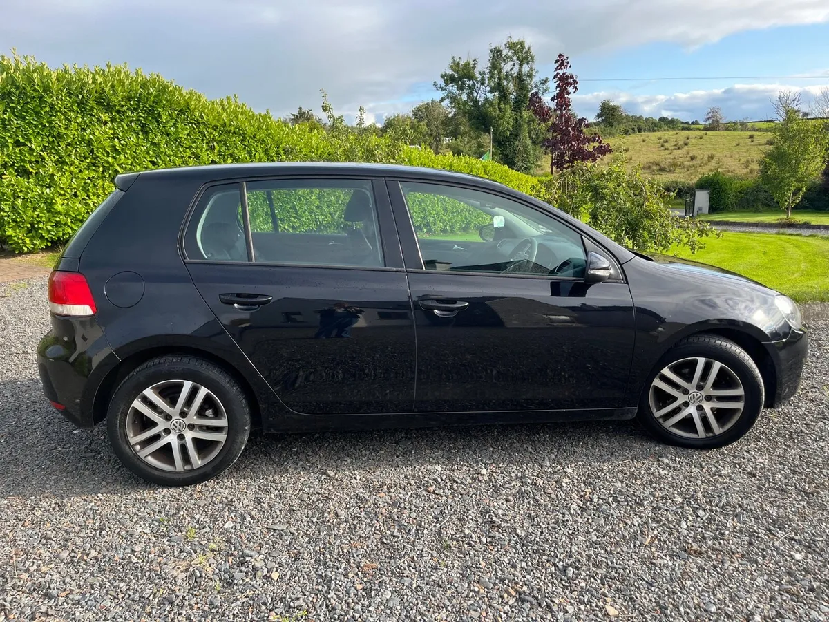 Volkswagen Golf 2010 - Image 2