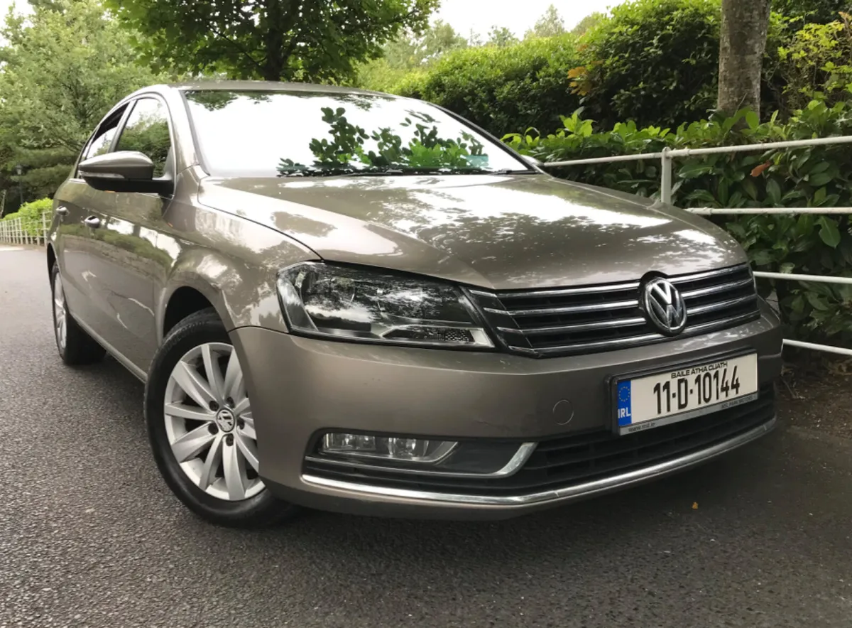 Volkswagen Passat 1.6 TDI COMFORTLINE BLUEMOTION - Image 1