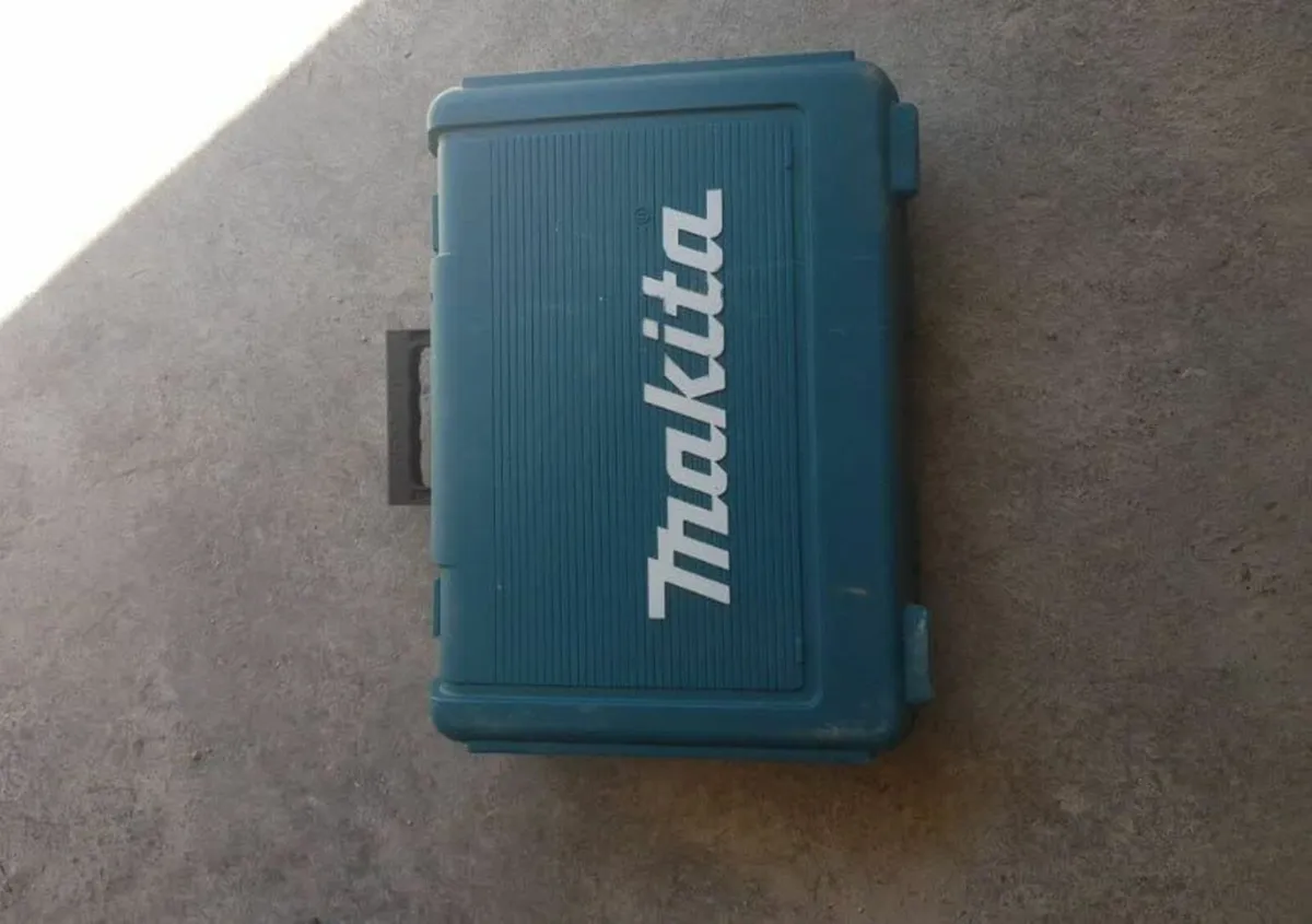 Makita DDF485RTJ cordless drill driver - Image 2