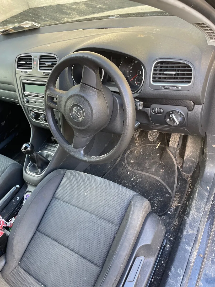 Volkswagen Golf - Image 4