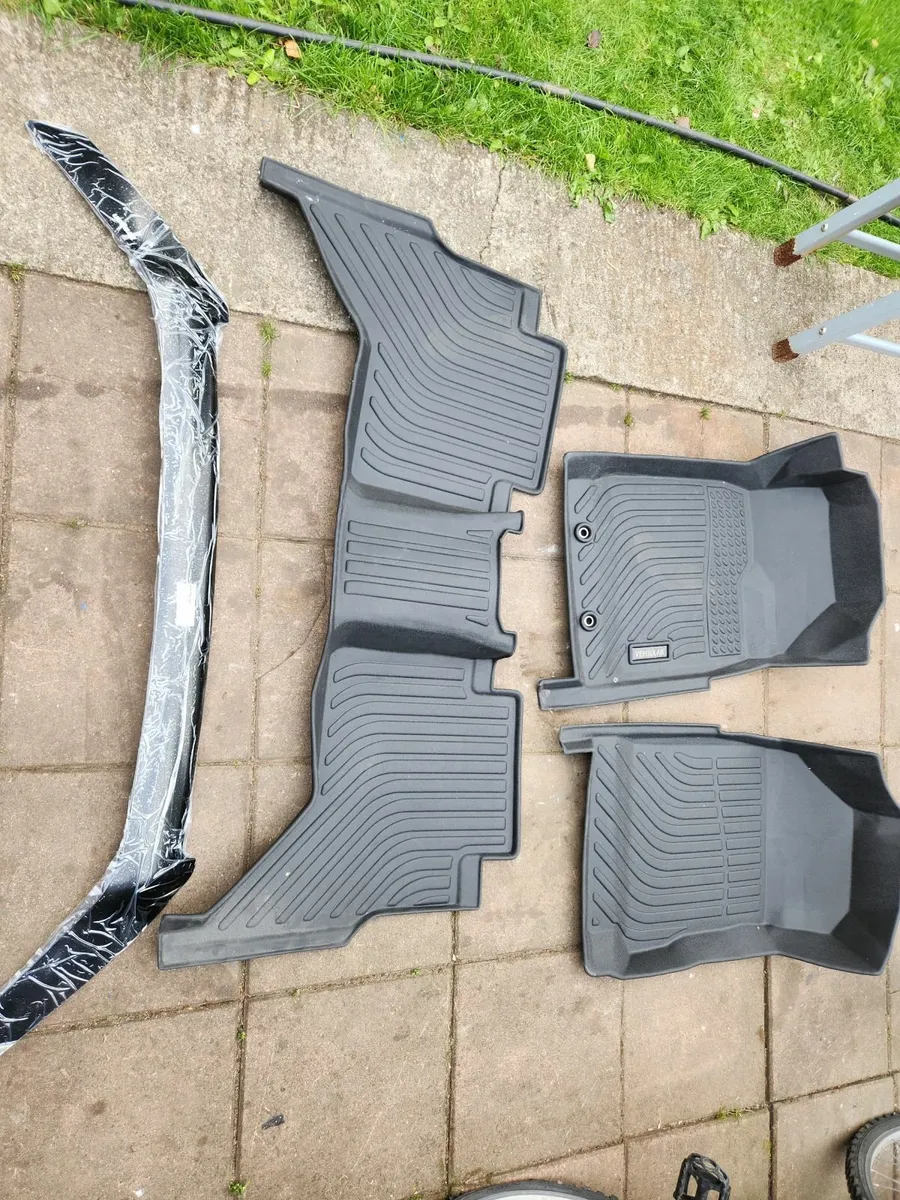 Car matts and hood spoiler isuzu dmax 2012 and up - Image 1