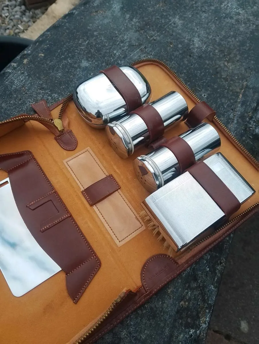 Antique grooming kit - Image 3