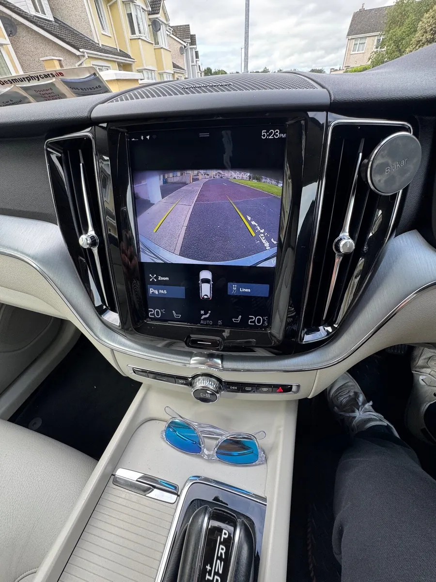 Volvo SUV - Image 1