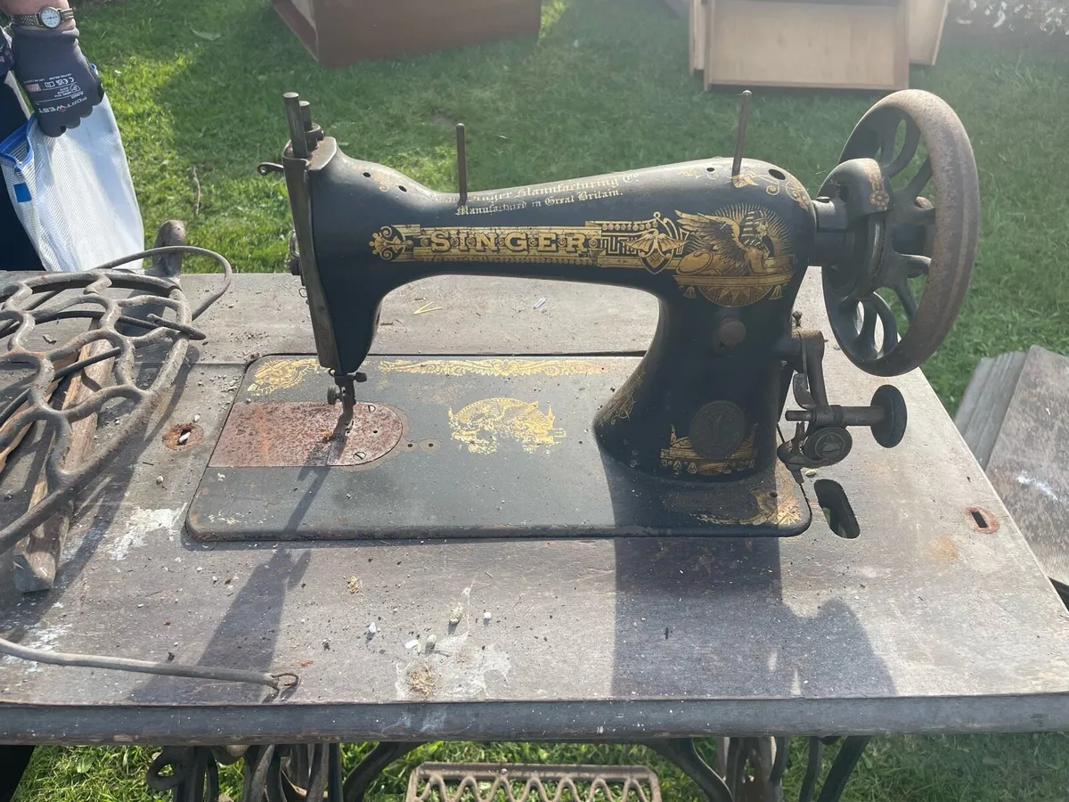 Antique Singer Sewing Machine - Image 1