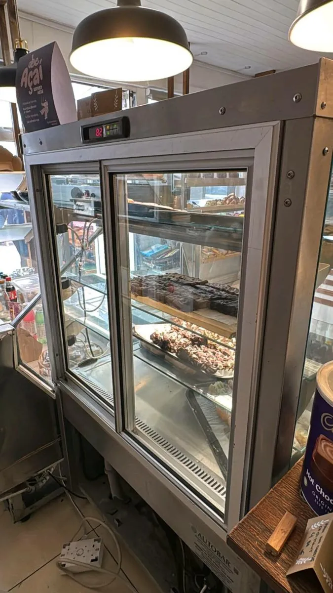 Cake display fridge - Image 4