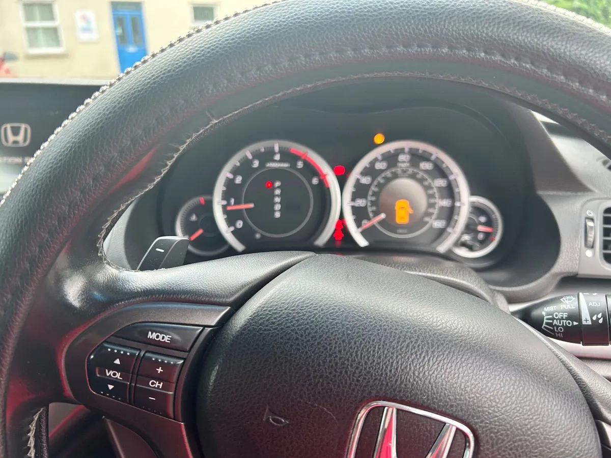 Car Honda 2012  accord automatique - Image 4