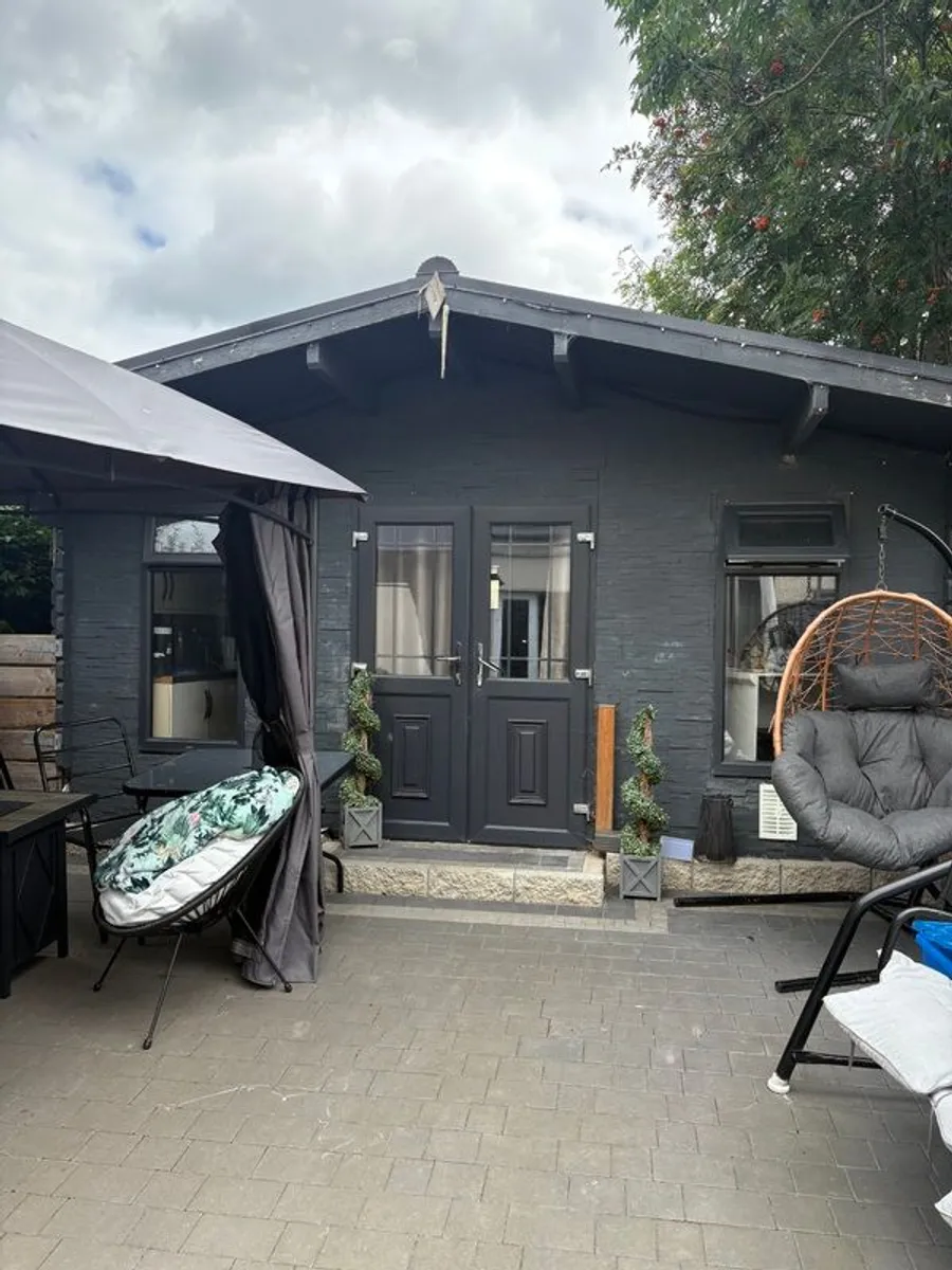 Log cabin - Image 1