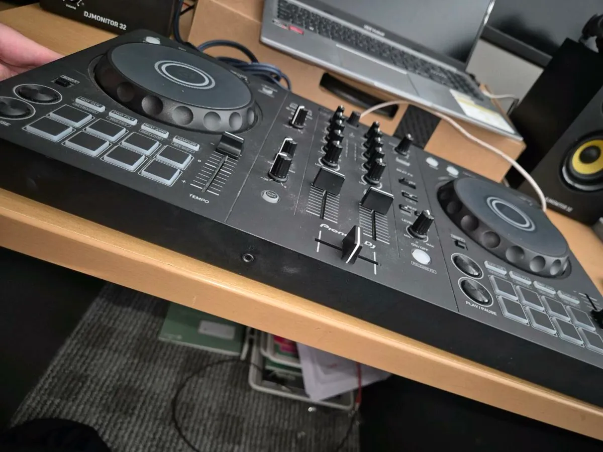 Pioneer FLX-4 DJ Controller for Rekordbox & Serato - Image 4