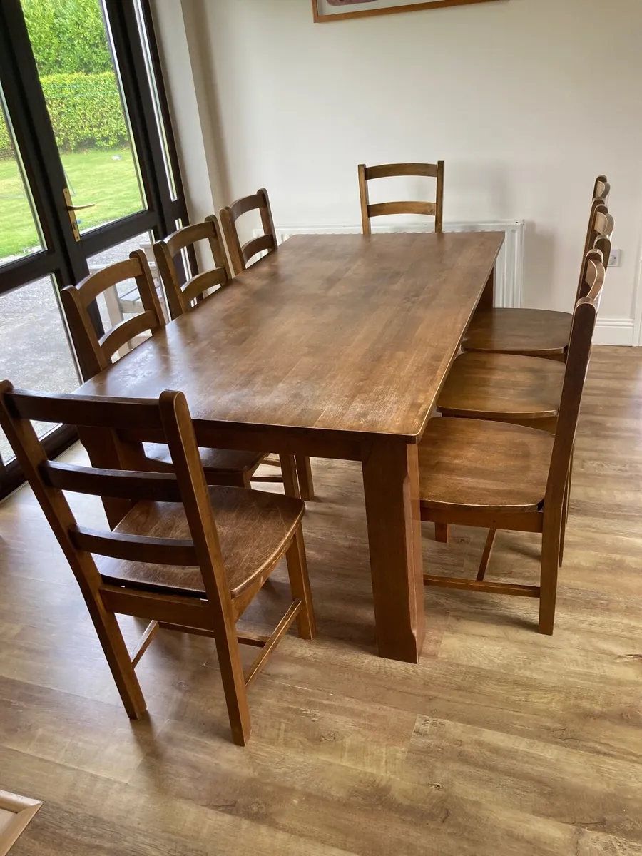 Table and chairs - Image 1