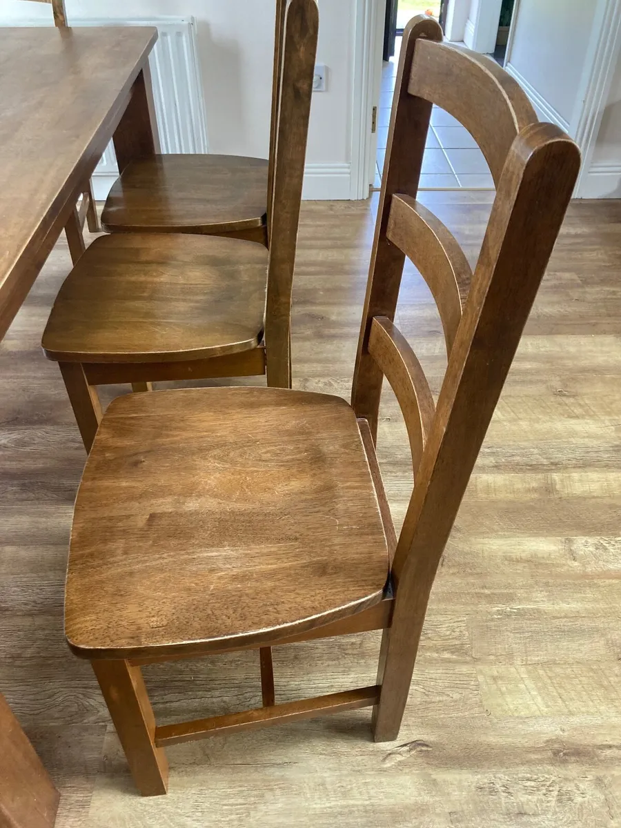 Table and chairs - Image 3