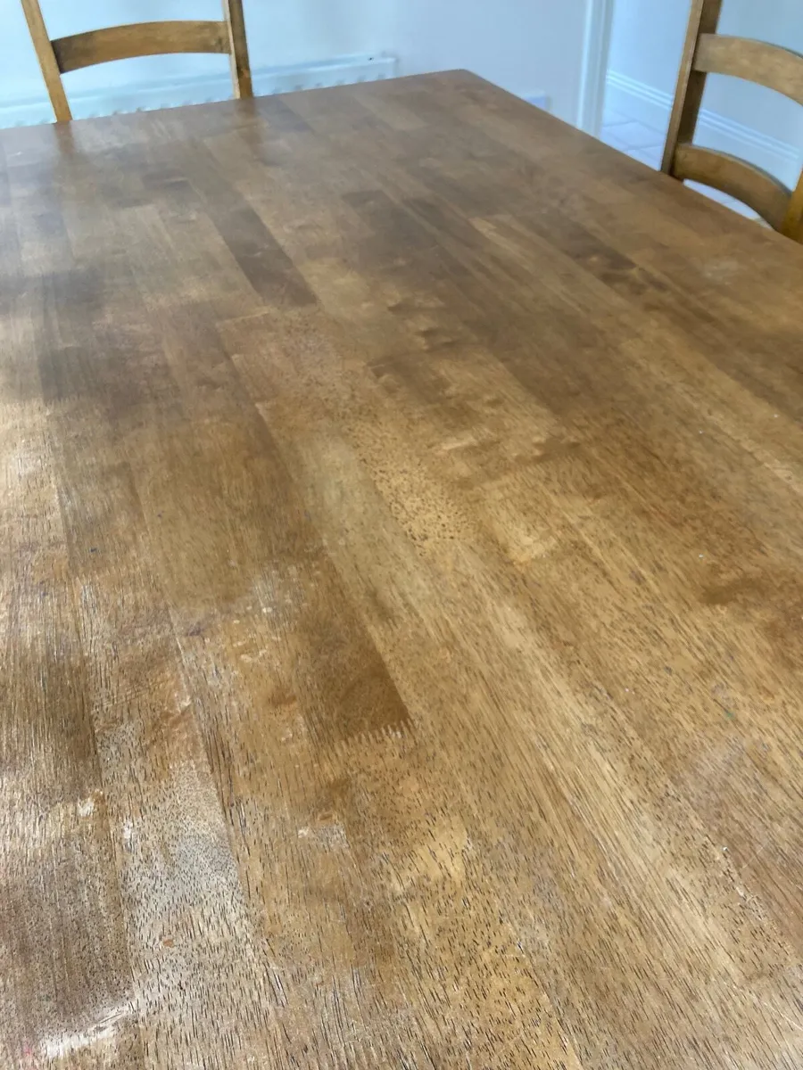 Table and chairs - Image 4