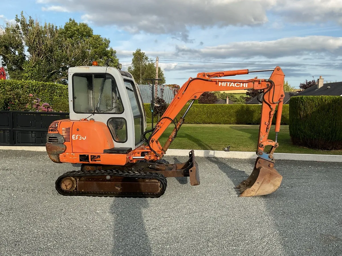 EX30 2.7 tonne Hitachi Digger - Image 1