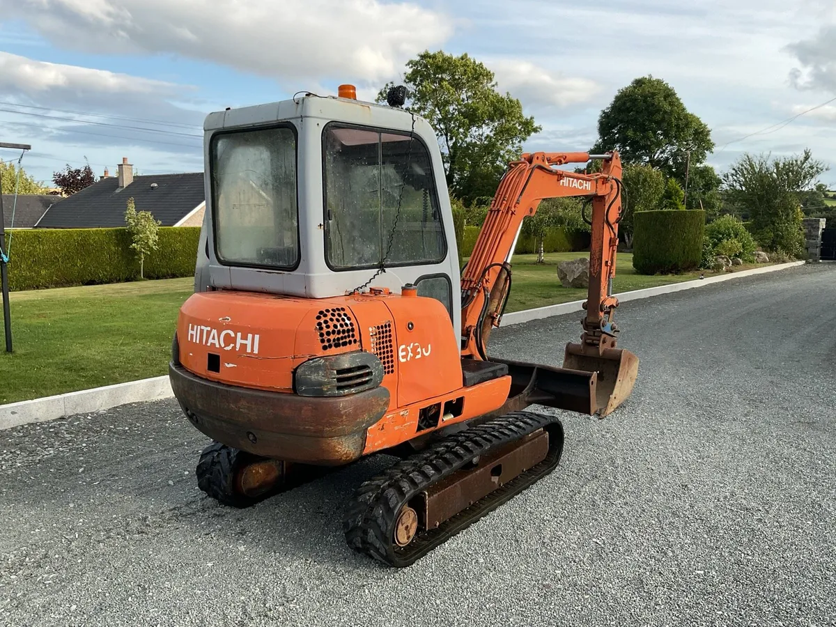 EX30 2.7 tonne Hitachi Digger - Image 2