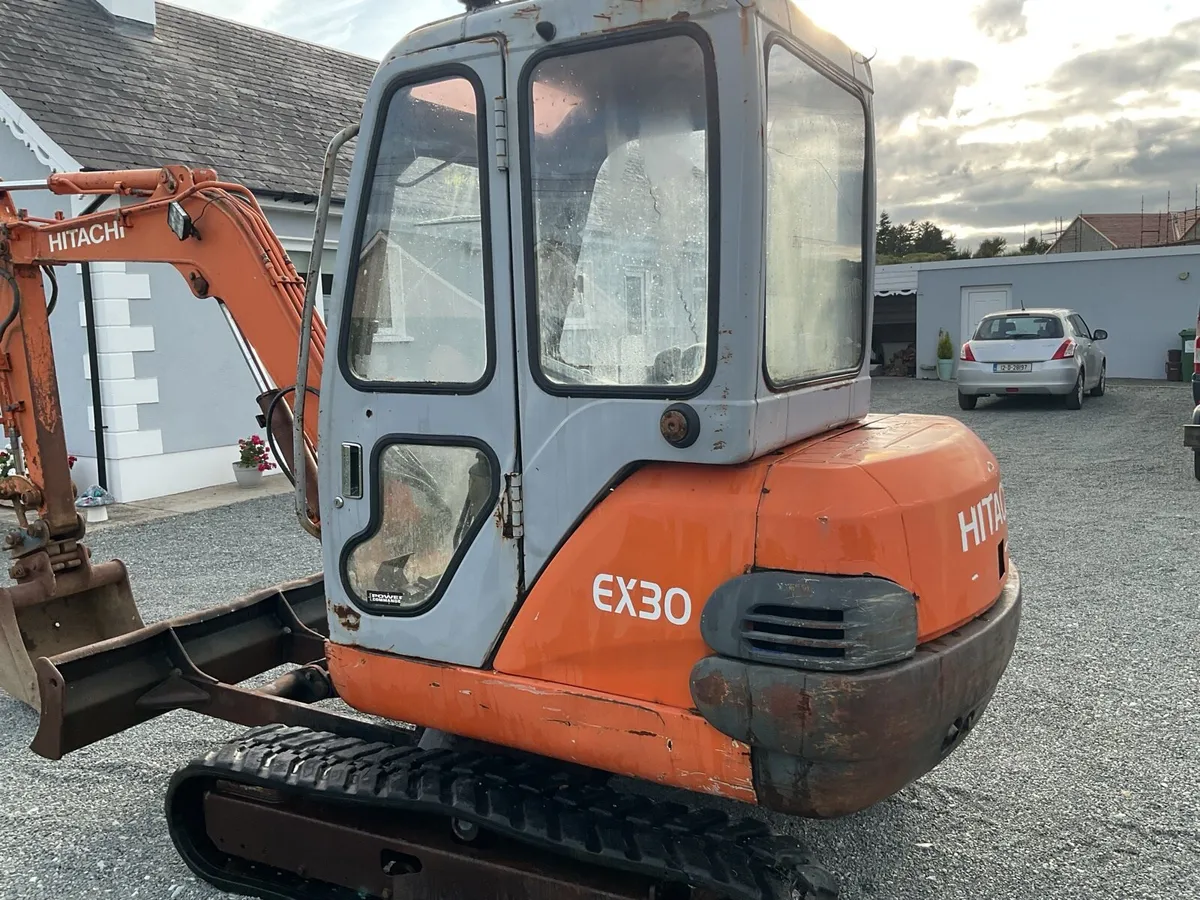 EX30 2.7 tonne Hitachi Digger - Image 3