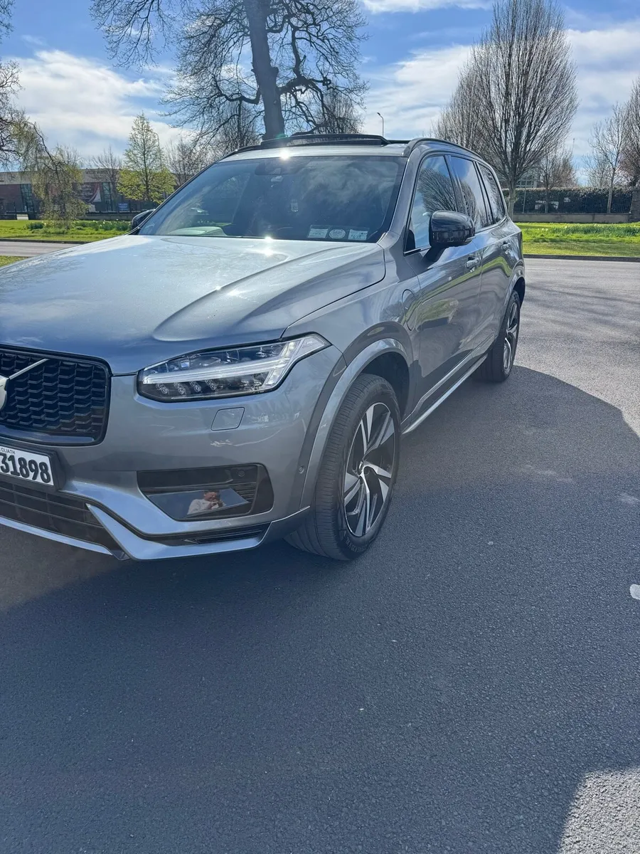2020 Volvo XC90 R-Design Model T8 AWD - Image 3
