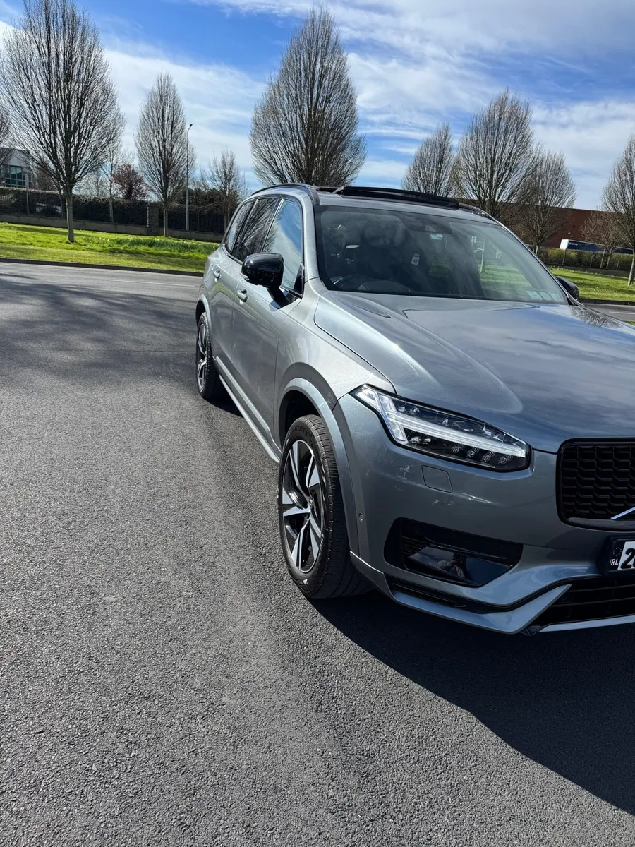2020 Volvo XC90 R-Design Model T8 AWD - Image 4