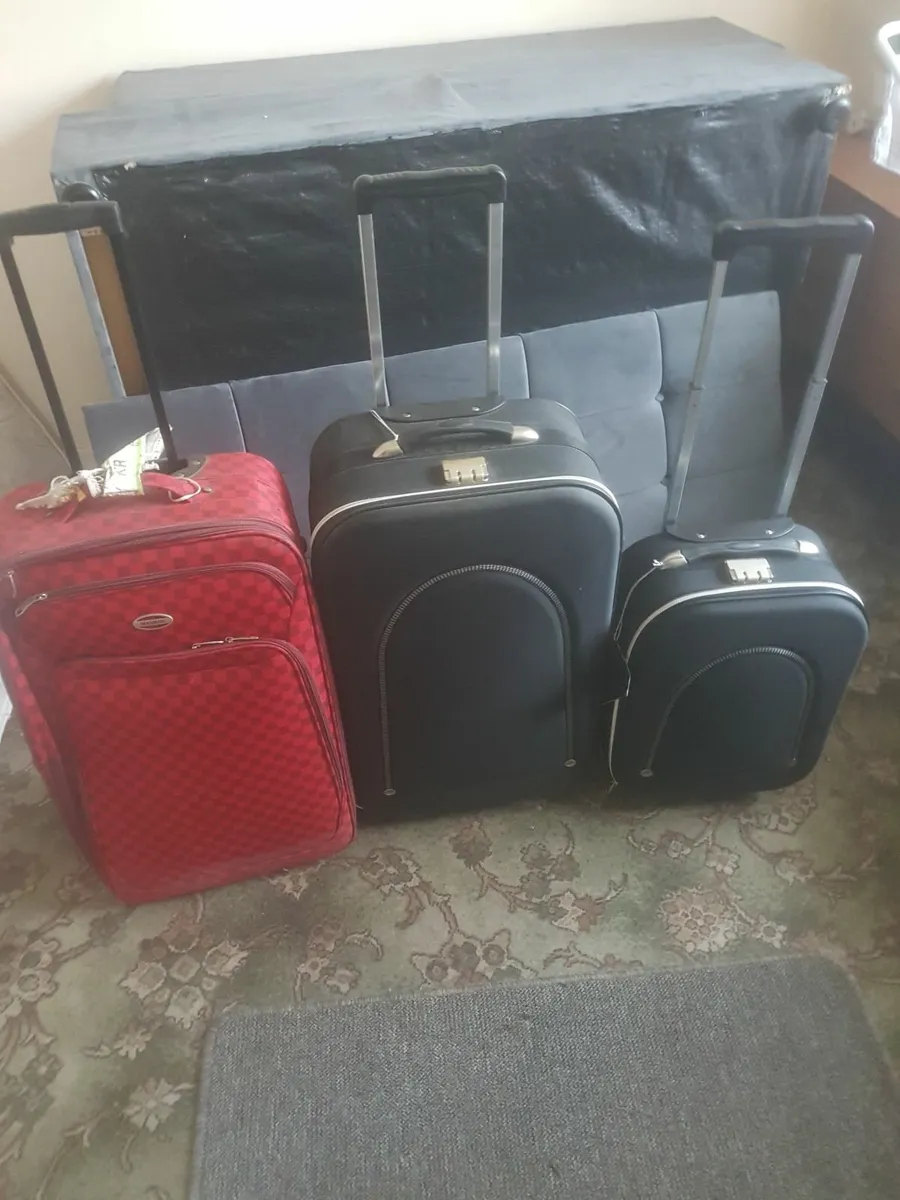 Set  off  three  case - Image 4