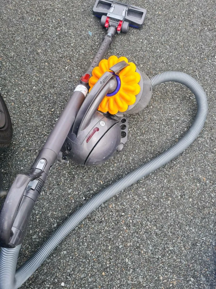 Dyson Vacuum - Image 2