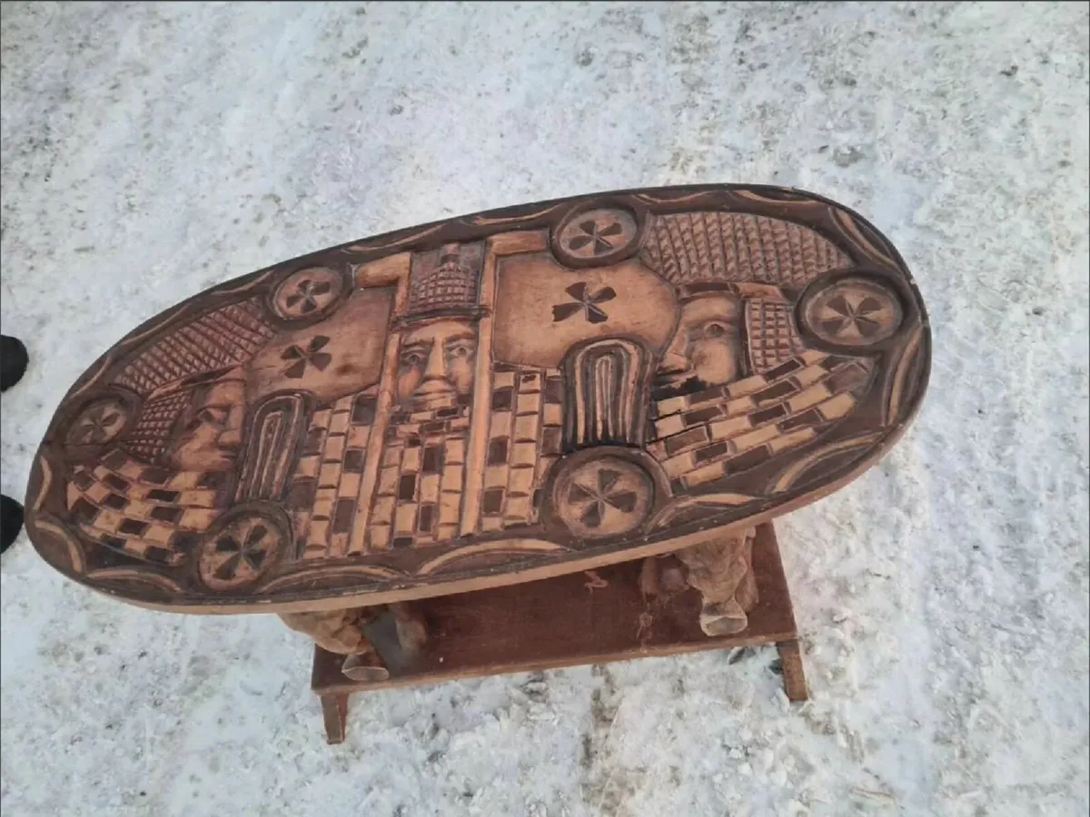 Rare table - Image 1