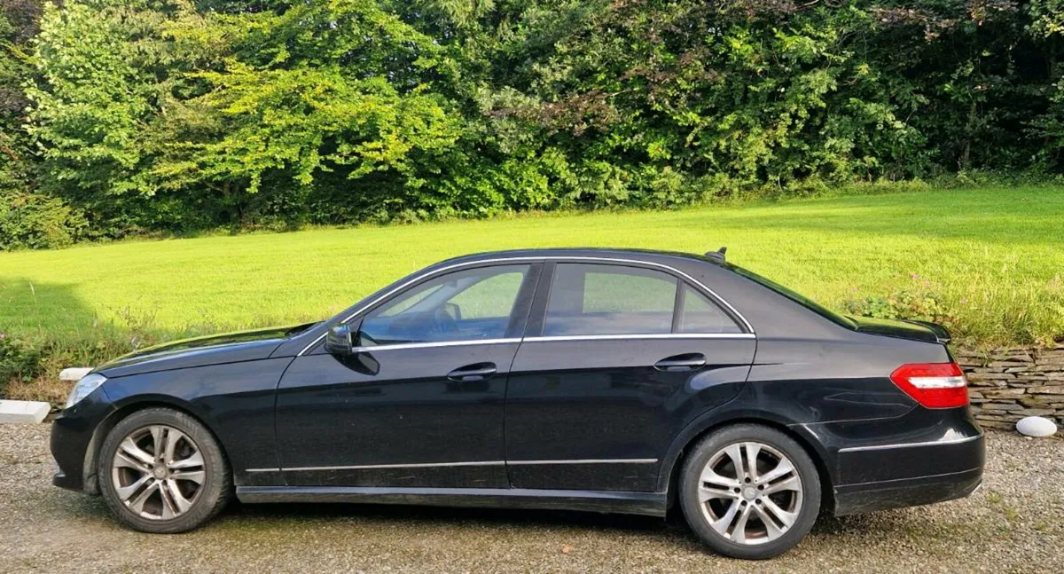 Mercedes-Benz E-Class 2013 - Image 3