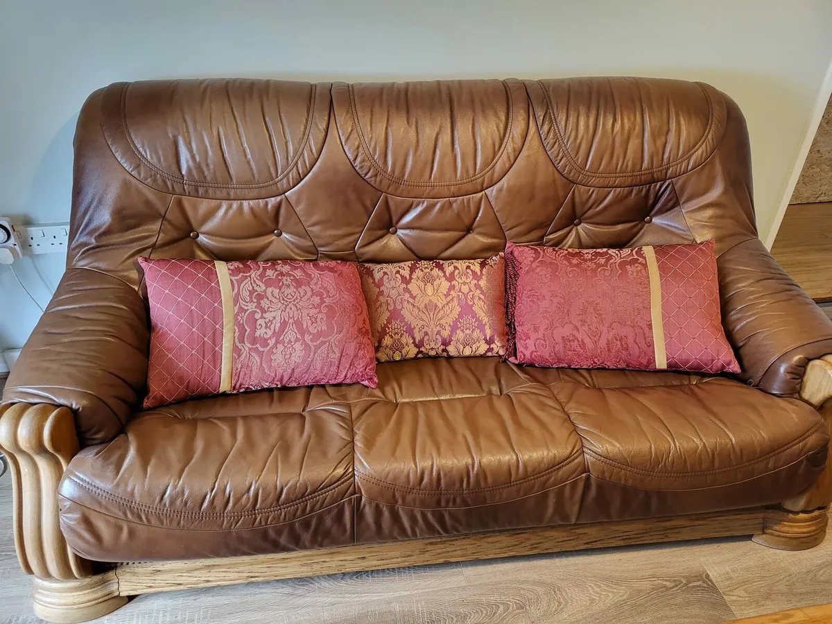 Leather couch - Image 1