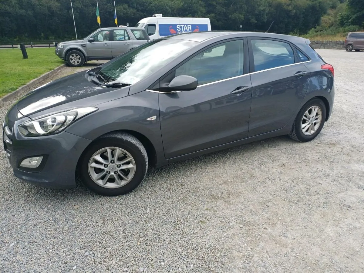 Hyundai i30 1.6 Diesel CRDi Blue Drive SE 5dr - Image 2
