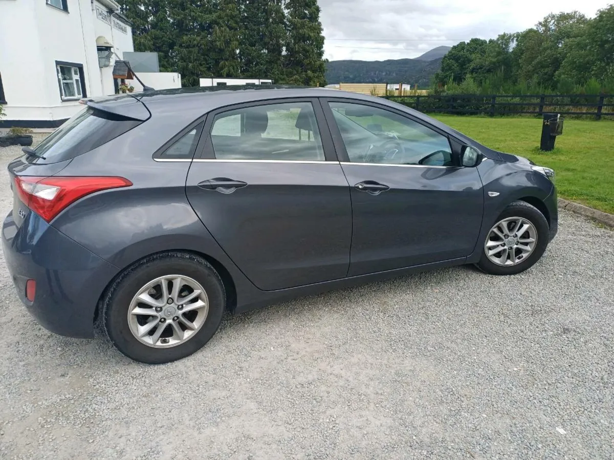 Hyundai i30 1.6 Diesel CRDi Blue Drive SE 5dr - Image 3